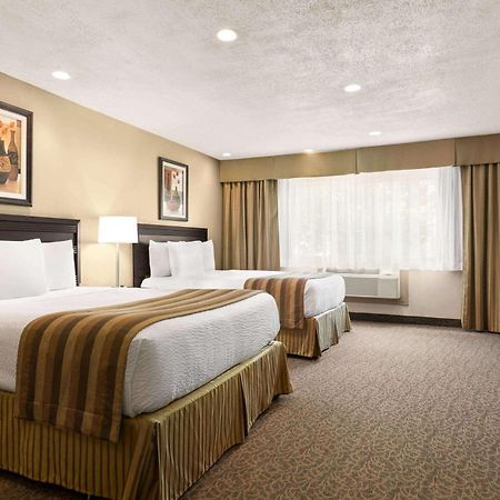 Days Inn By Wyndham Montreal East Εξωτερικό φωτογραφία