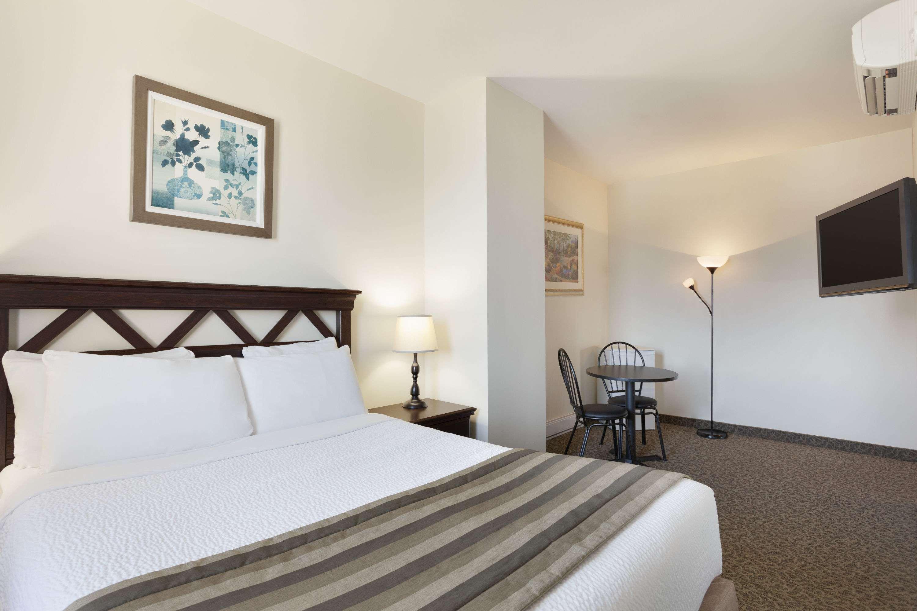 Days Inn By Wyndham Montreal East Εξωτερικό φωτογραφία