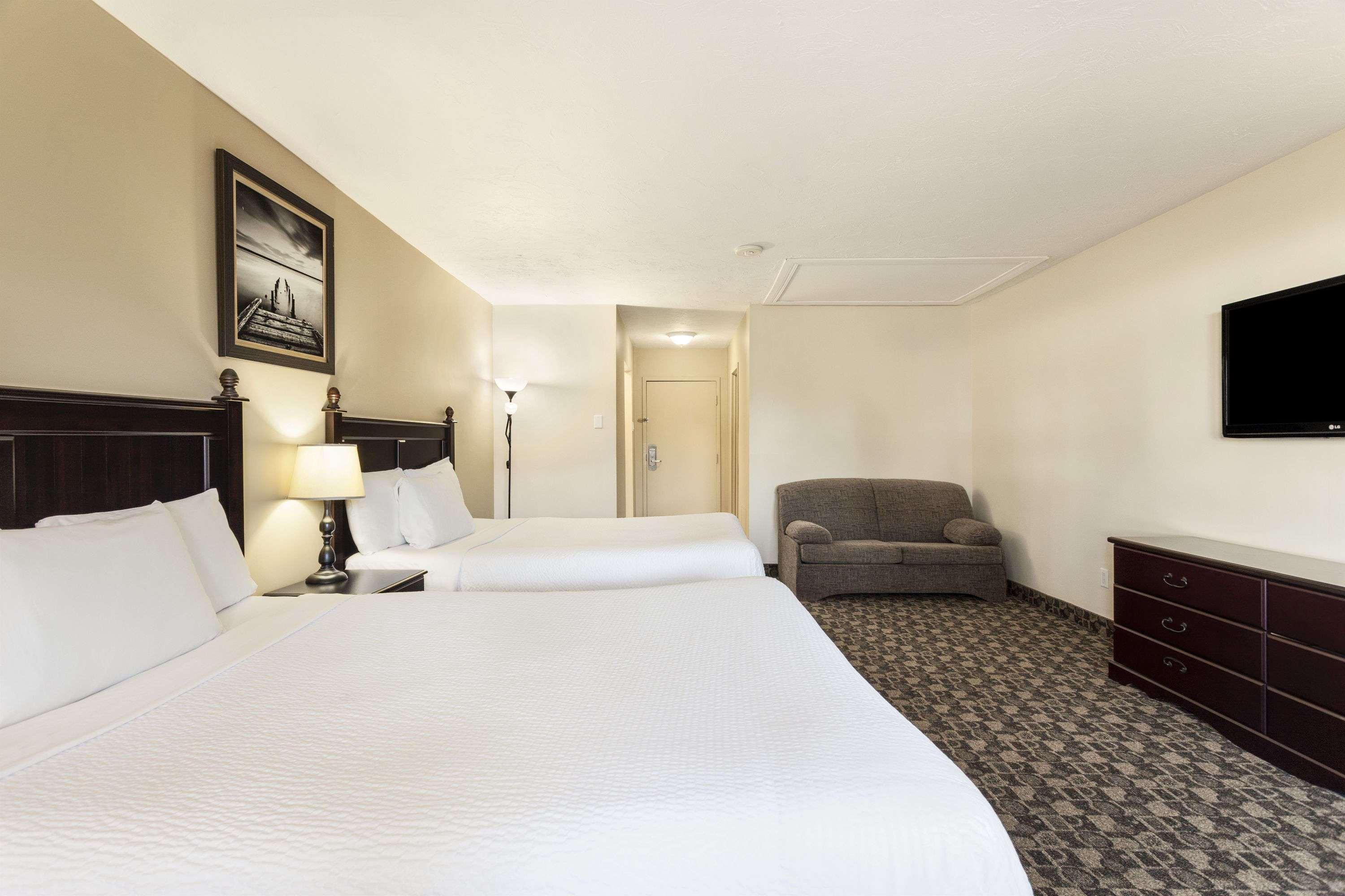 Days Inn By Wyndham Montreal East Εξωτερικό φωτογραφία