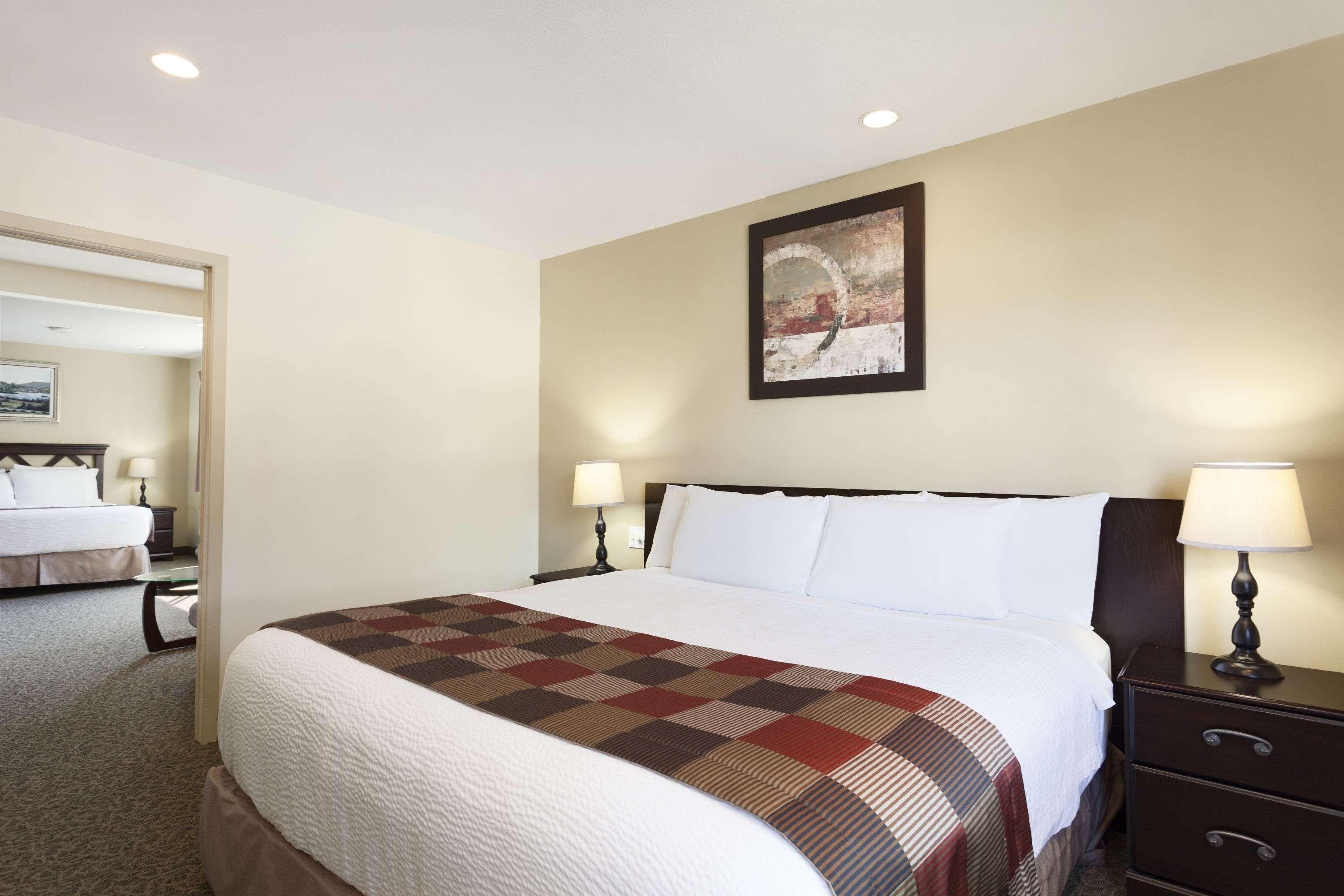 Days Inn By Wyndham Montreal East Εξωτερικό φωτογραφία