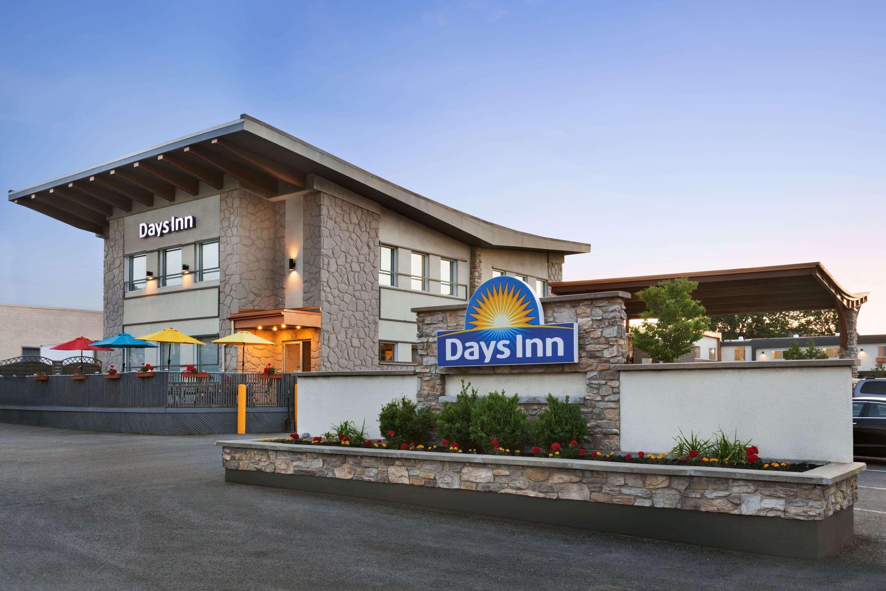 Days Inn By Wyndham Montreal East Εξωτερικό φωτογραφία