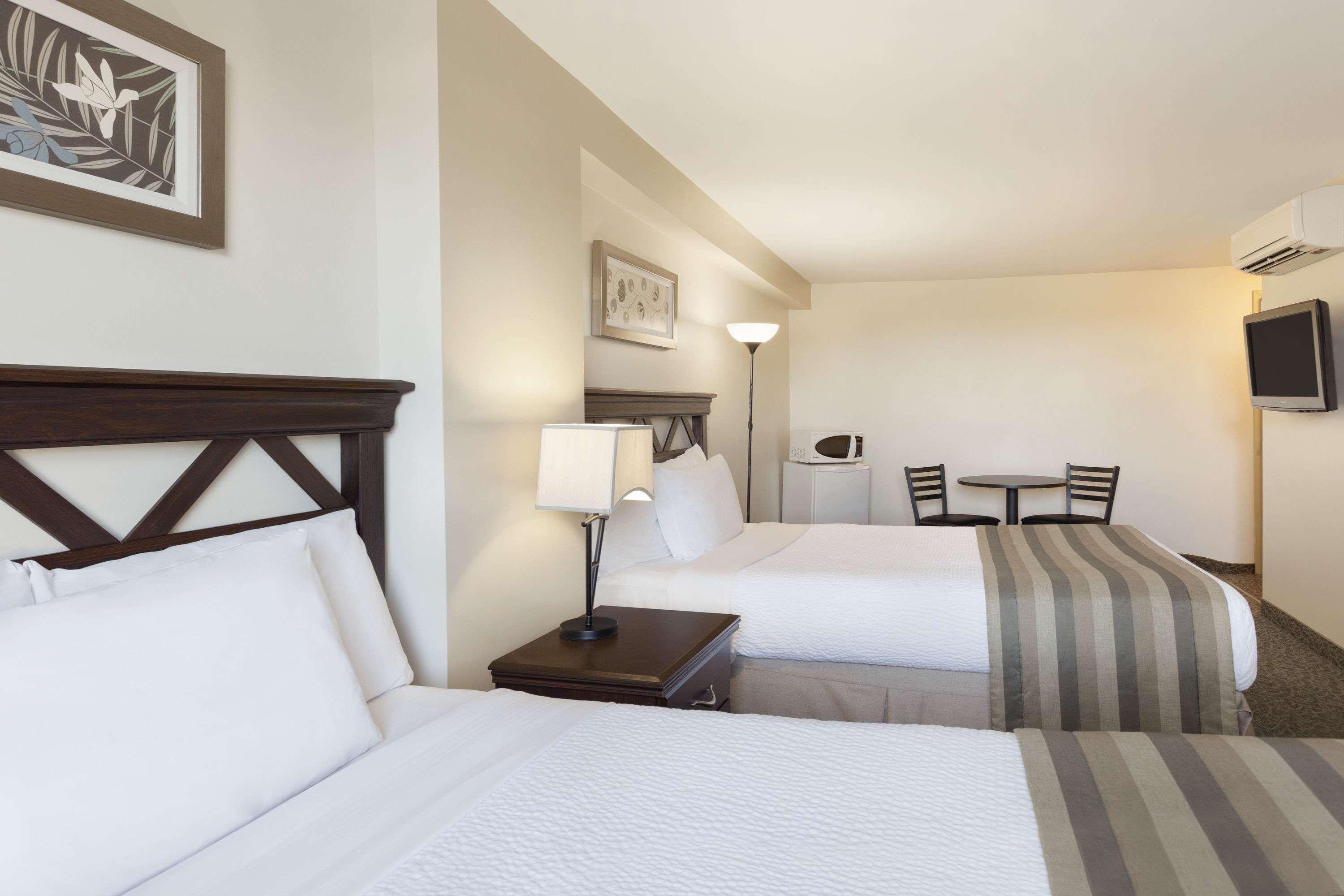 Days Inn By Wyndham Montreal East Εξωτερικό φωτογραφία