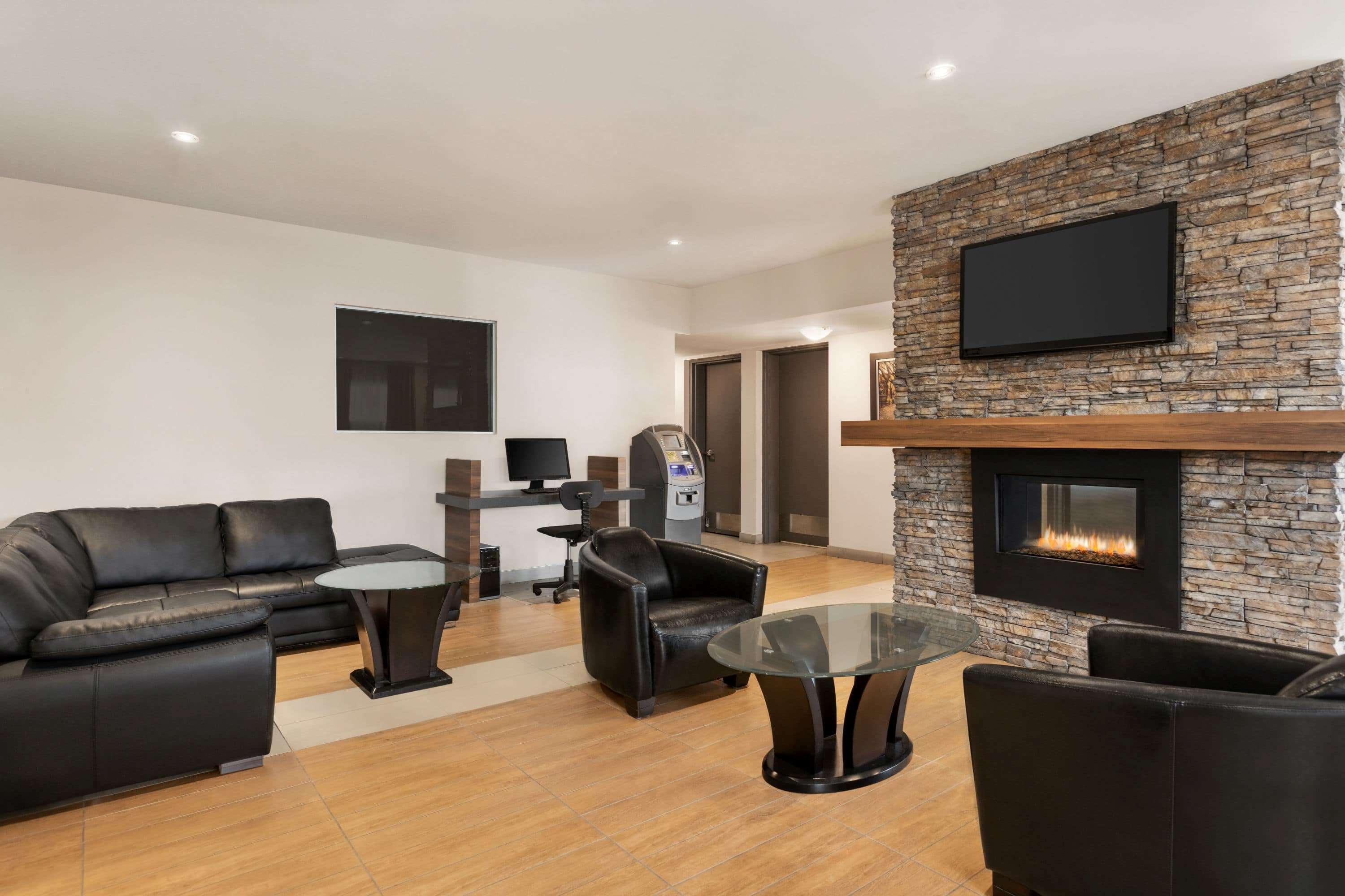 Days Inn By Wyndham Montreal East Εξωτερικό φωτογραφία
