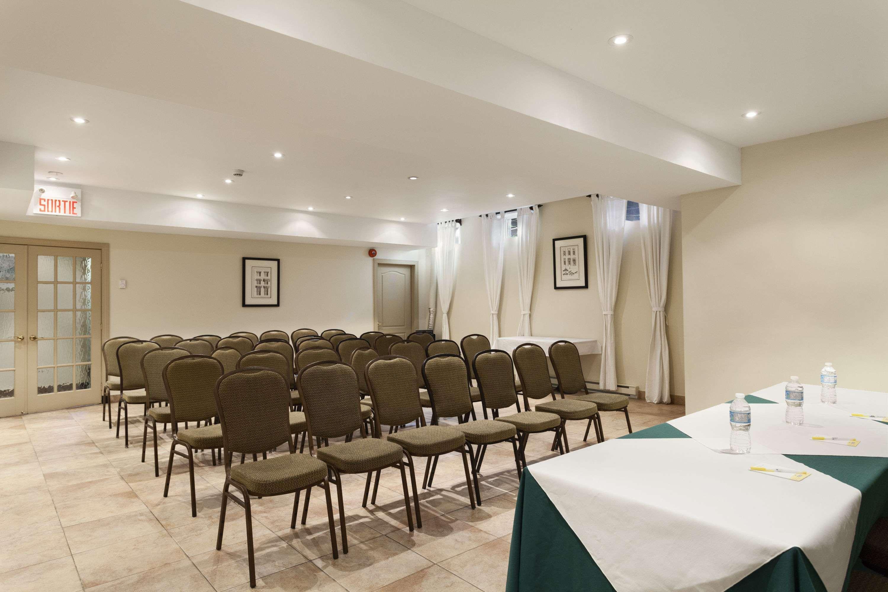 Days Inn By Wyndham Montreal East Εξωτερικό φωτογραφία