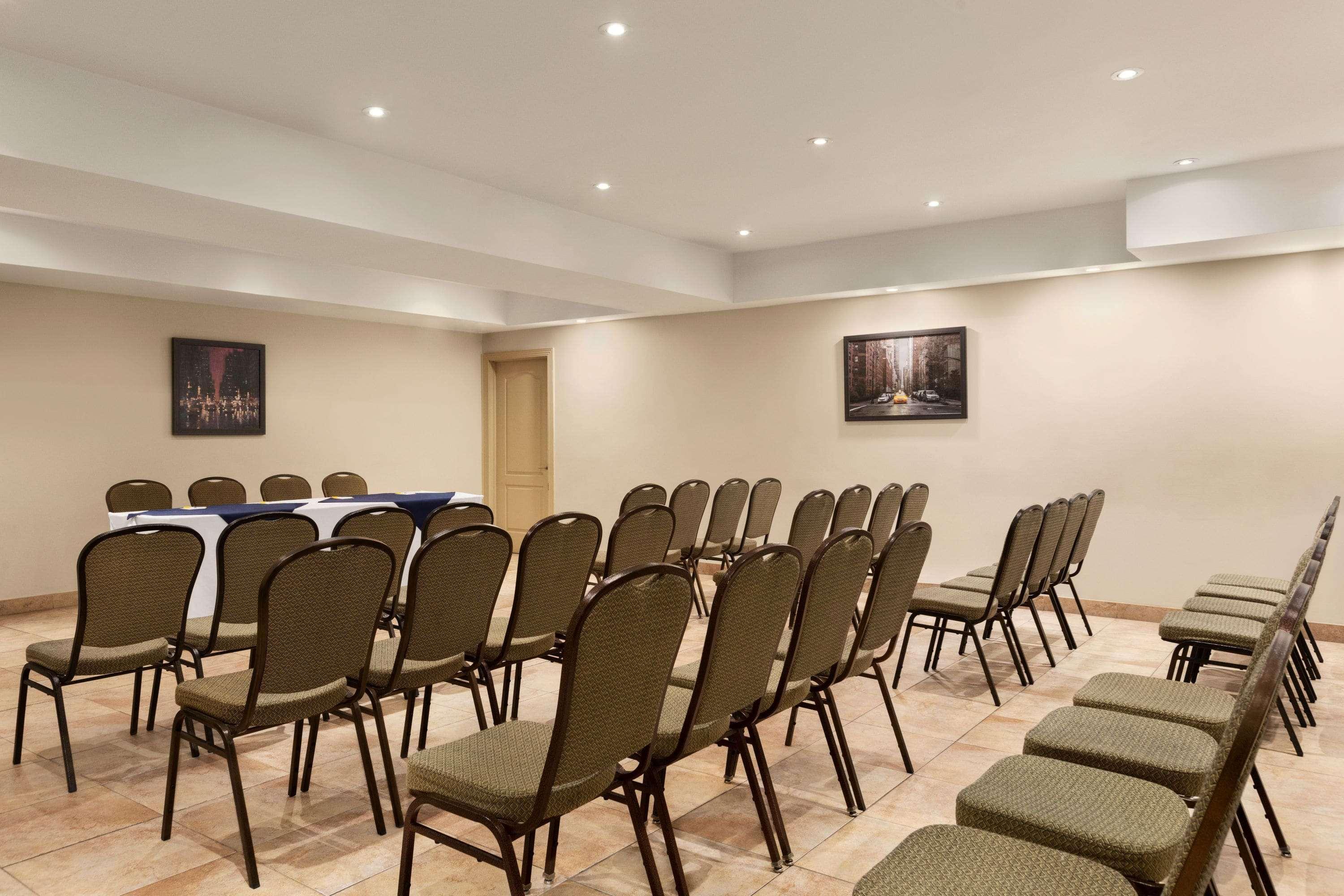 Days Inn By Wyndham Montreal East Εξωτερικό φωτογραφία