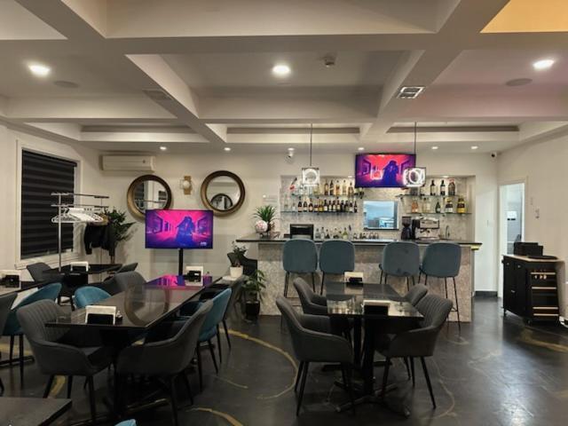 Days Inn By Wyndham Montreal East Εξωτερικό φωτογραφία