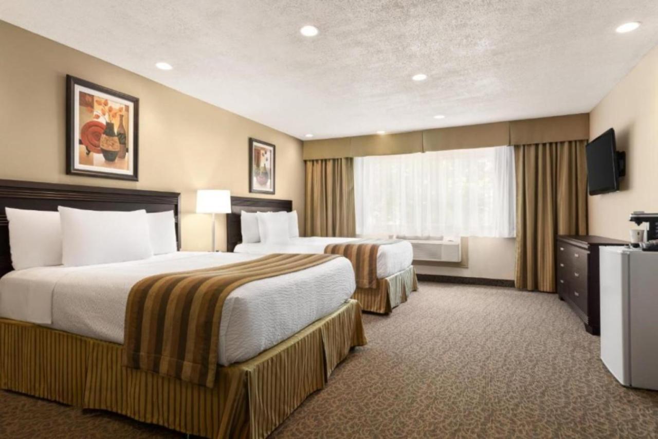 Days Inn By Wyndham Montreal East Εξωτερικό φωτογραφία