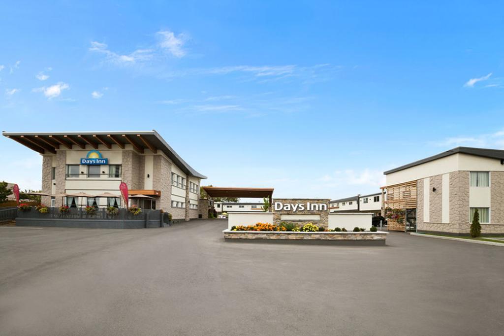 Days Inn By Wyndham Montreal East Εξωτερικό φωτογραφία