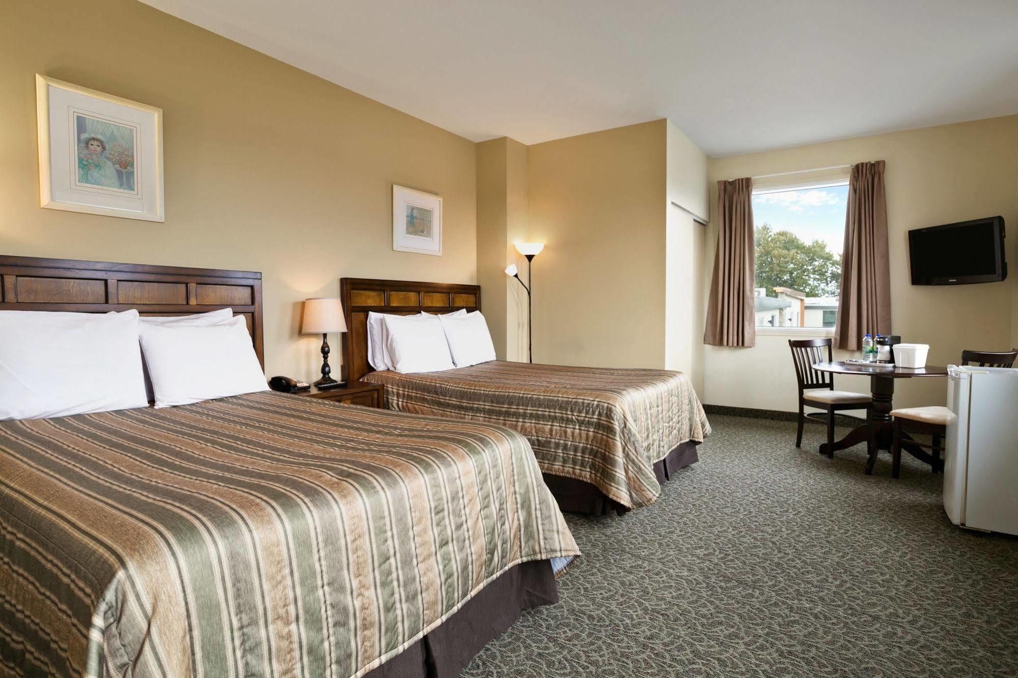 Days Inn By Wyndham Montreal East Εξωτερικό φωτογραφία
